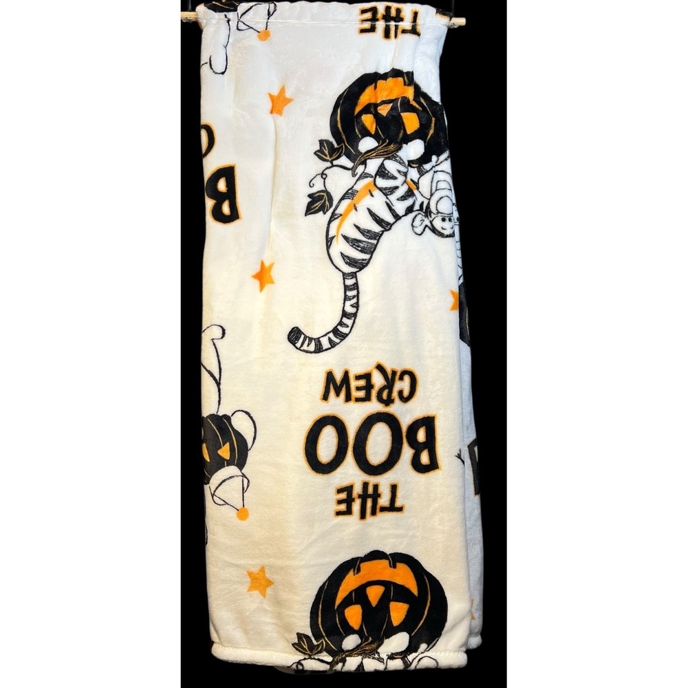Disney Winnie the Pooh Plush Halloween Boo Crew Throw Blanket 50 X 70 NWT 🎃🎃 - Picture 3 of 7